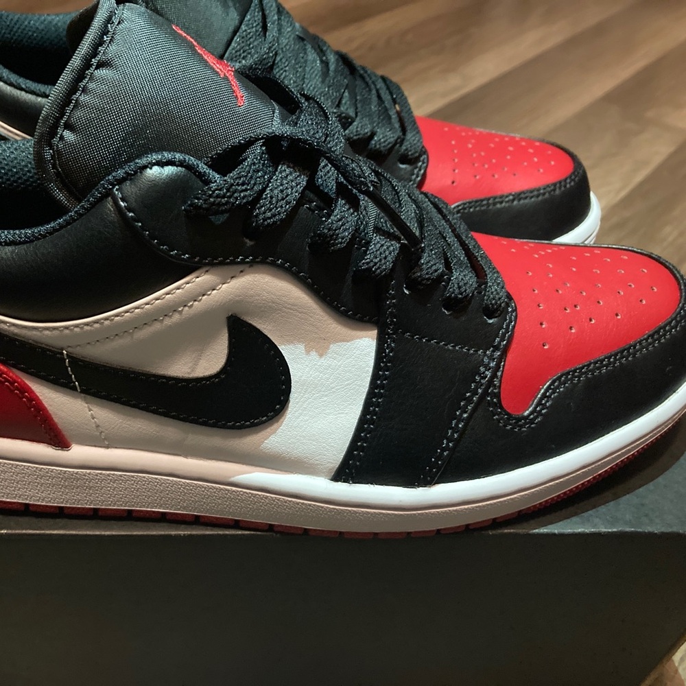 Black and Red Men’s Nike Dunks size 8 new in box